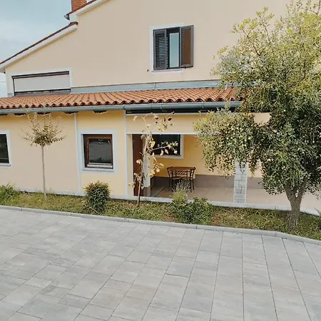 Apartma Montemoro